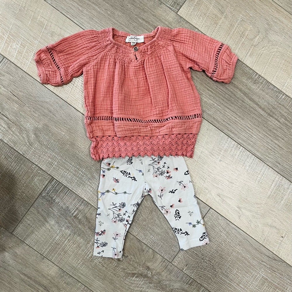 Like New! Jessica Simpson Pink Top and Floral Leggings Set